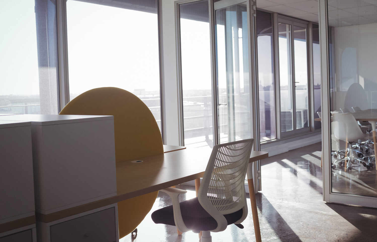 Съвременното офис обзавеждане