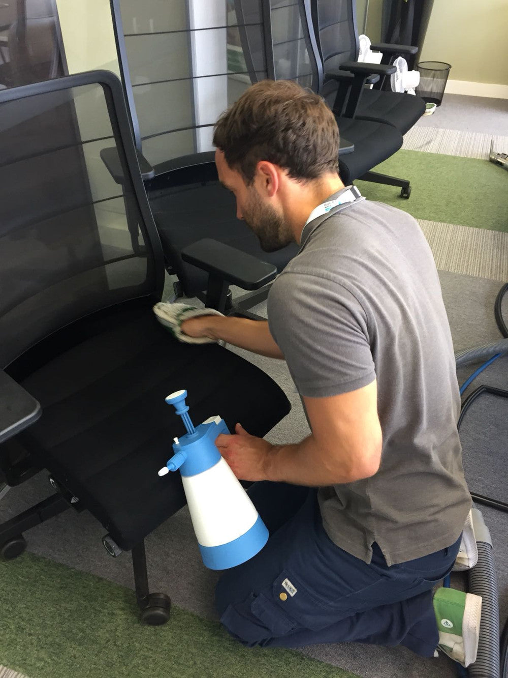 Грижа и дезинфекция на любимите мебели