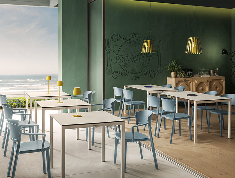 Стол за заведения Abuela B с подлакътници