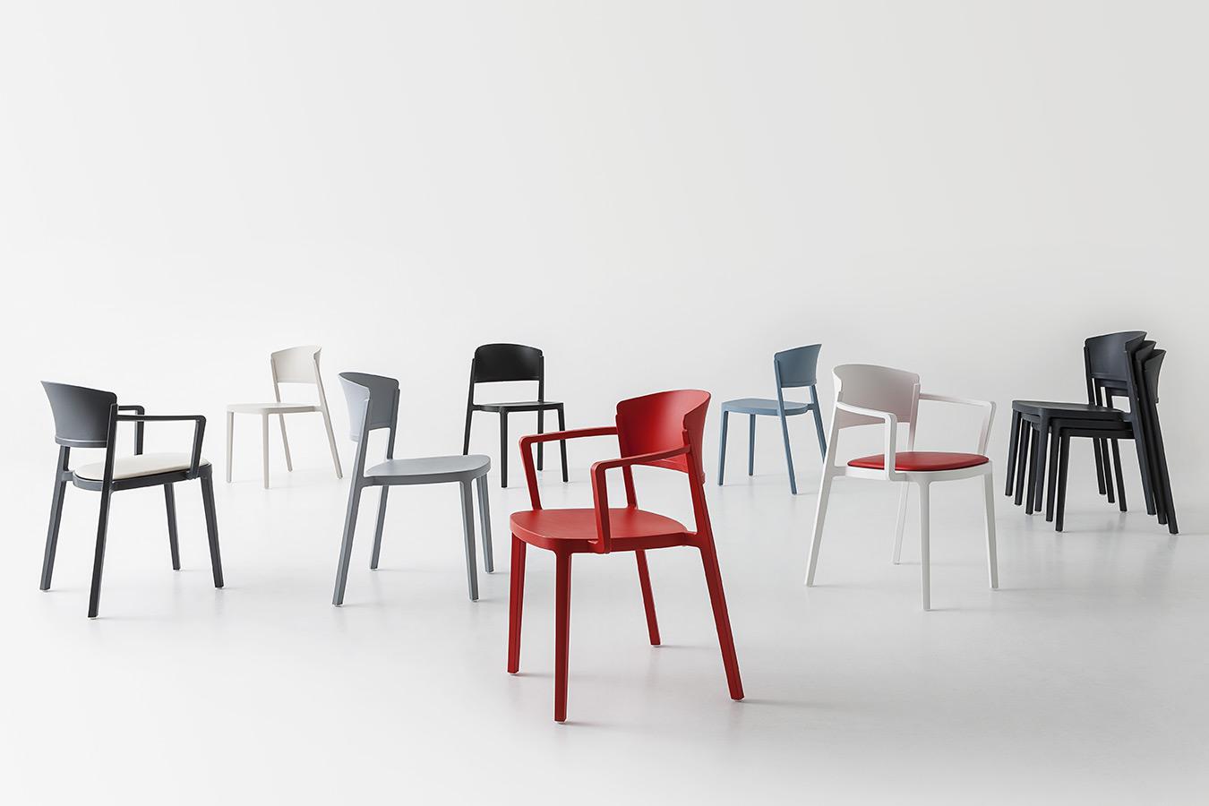 Стол за заведения Abuela B с подлакътници