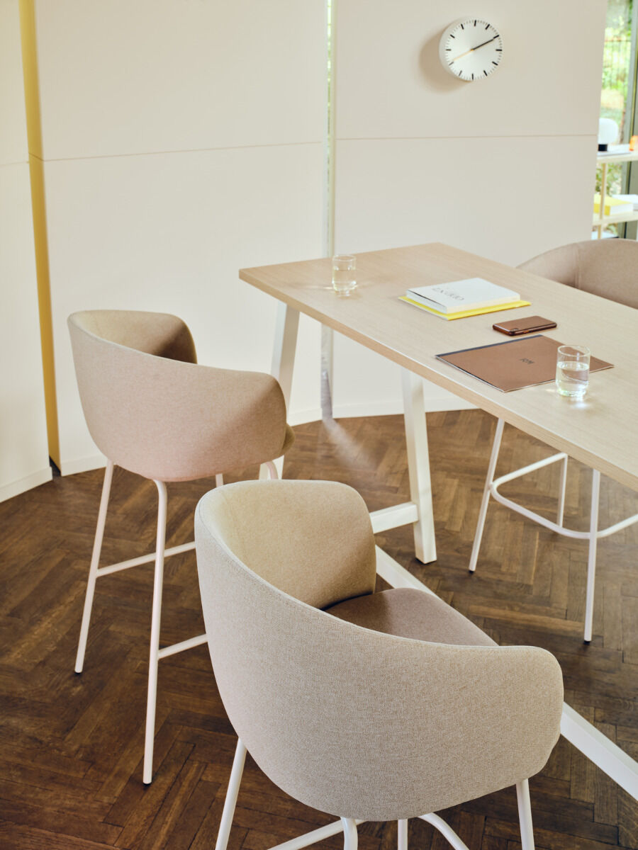 Бар стол Grace, височина седалка 63 см.