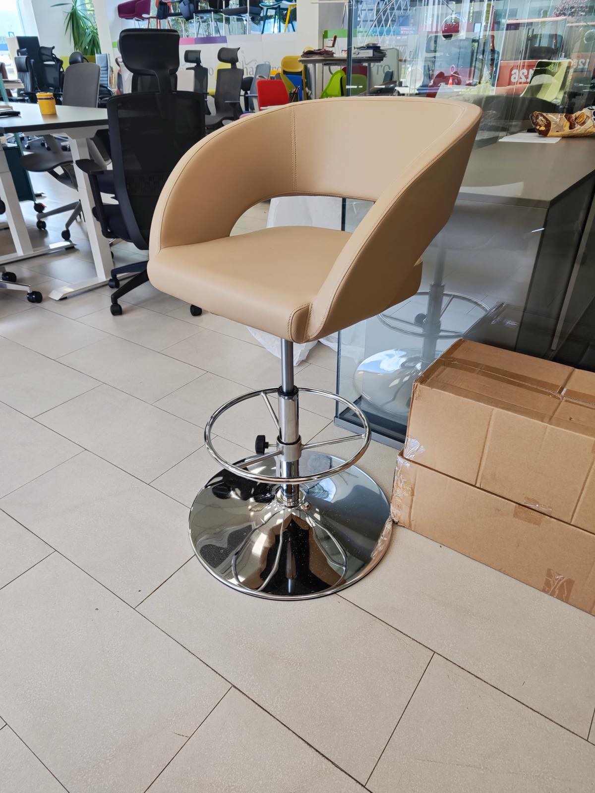 Бар стол Loop, бежова еко-кожа