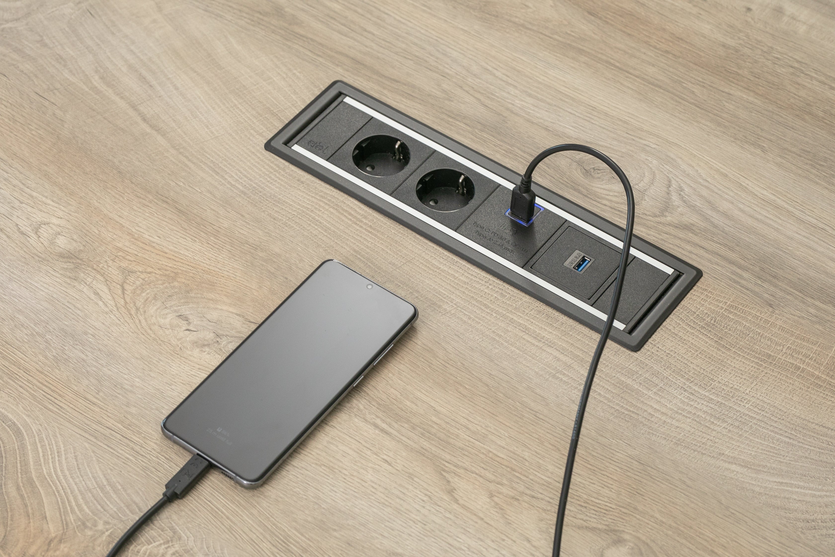 Комуникационен и захранващ модул за бюро Level E 4xSchuko + USB A+C + 2xRJ45 - черен