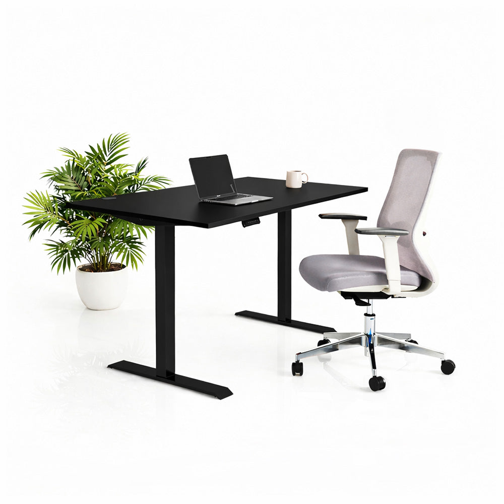 Ергономичен стол ChairPro Nexus Edition (Цвят): Светло Сив | Височинно регулируемо бюро Ergo Desk Pro (Цвят на основата): Черен | Цвят на плота: Черен