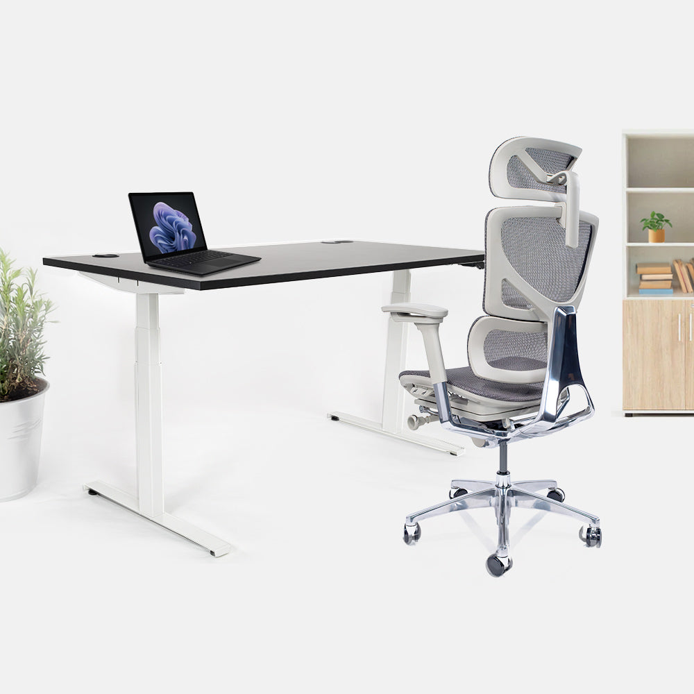 Ергономичен стол Ergo Pro Ultra (Цвят): Сив | Височинно регулируемо бюро Ergo Desk Ultra (Цвят на основата): Бял | Цвят на плота: Черен